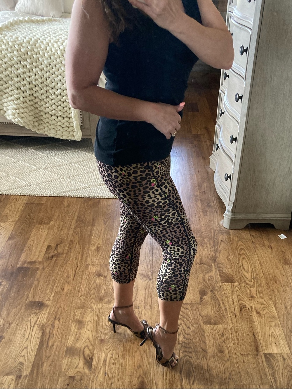 Y2K Betsy Johnson Leopard Animal Print Capri Cropped Leggings - Picture 2 of 10